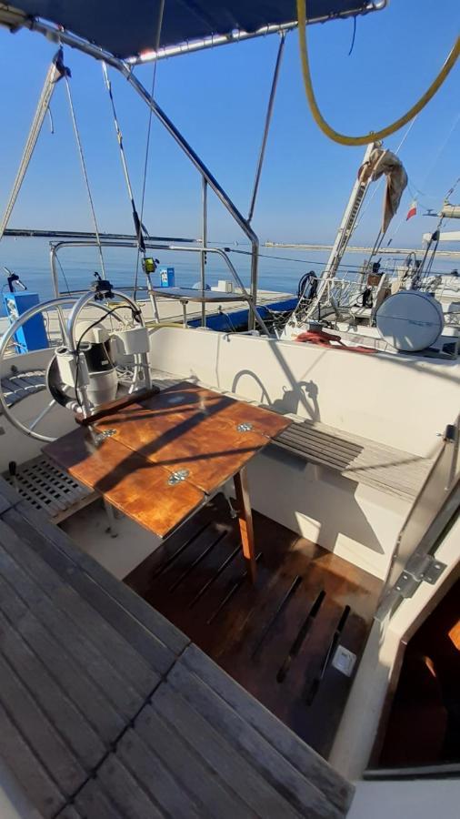 Bed & Boat Brezza Del Mare Hotel Viareggio Luaran gambar