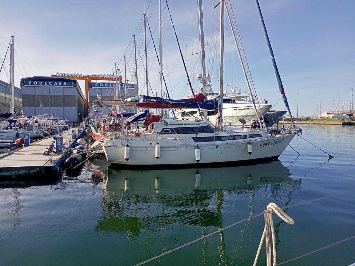 Bed & Boat Brezza Del Mare Hotel Viareggio Luaran gambar